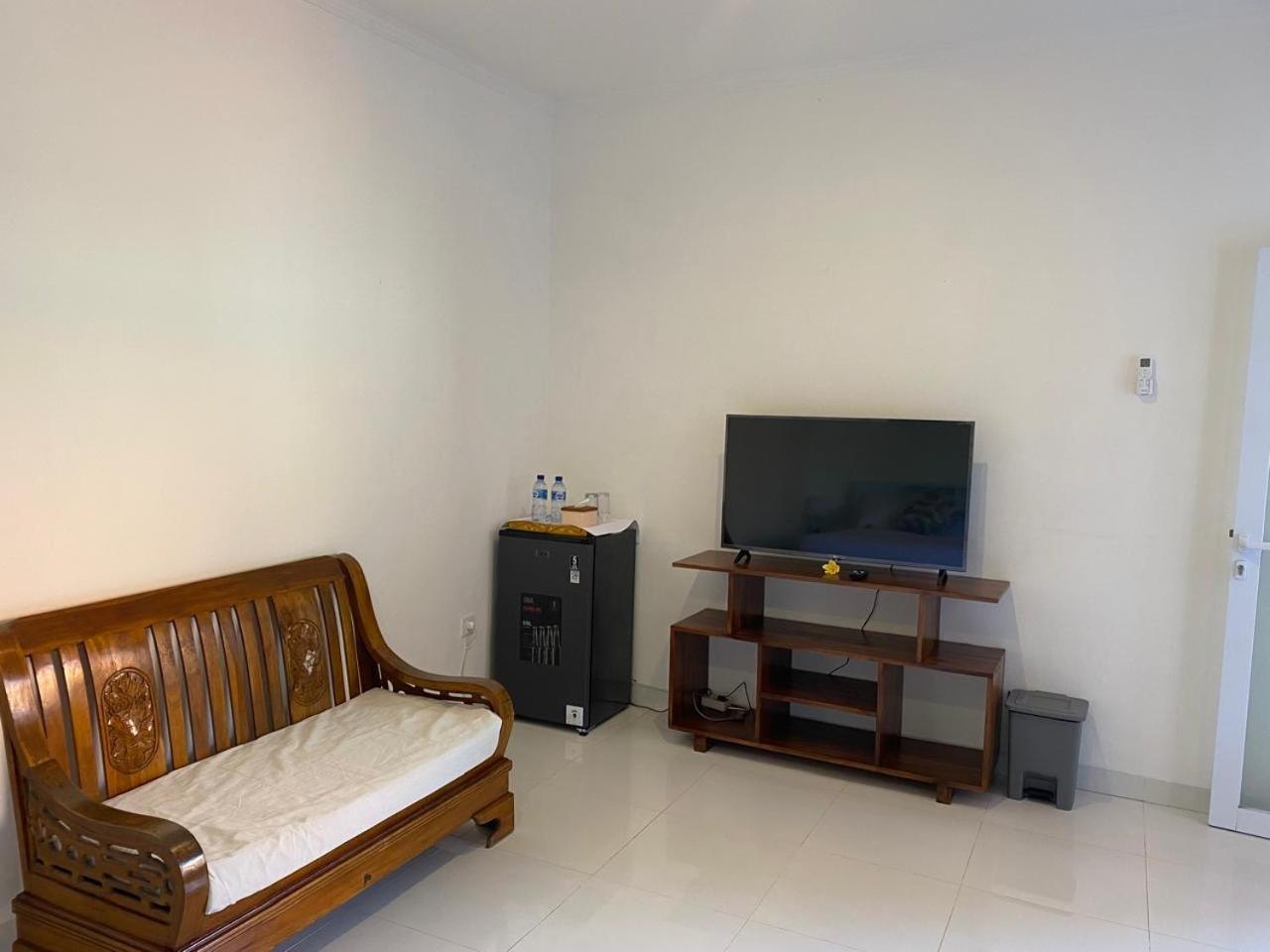 סמיניאק Manis Guest House מראה חיצוני תמונה