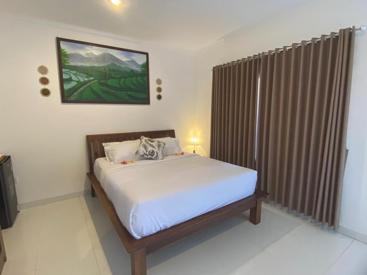 סמיניאק Manis Guest House מראה חיצוני תמונה